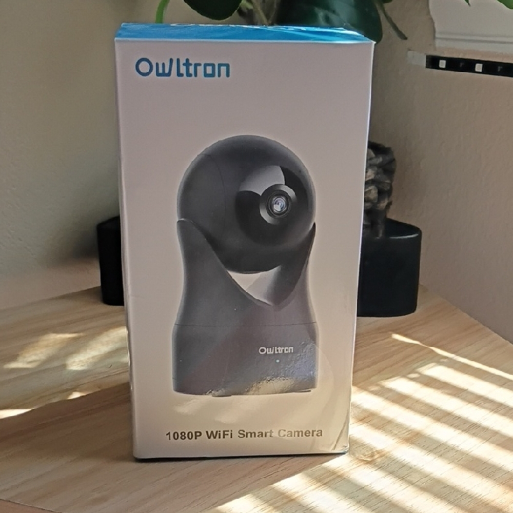 Owltron 1080P WiFi Smart Camera - Black